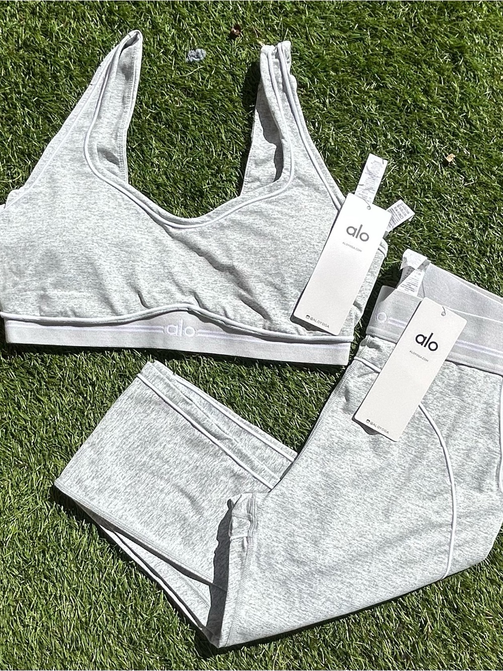 ALO Yoga Light Gray Seamless Sports Bra and Leggings Set